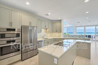 5801 Gulf of Mexico Dr in Longboat Key, FL - Building Photo - Building Photo