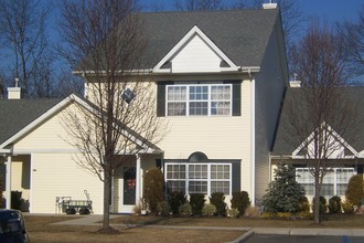 Fairfield Villas At Medford in Medford, NY - Foto de edificio - Building Photo