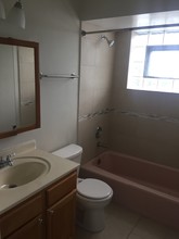 2423 N Neva Ave, Unit 2 in Chicago, IL - Building Photo - Building Photo