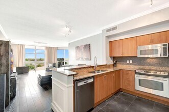 804 E Windward Way, Unit 615 in Lantana, FL - Building Photo - Building Photo