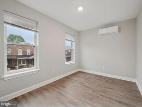 1236 W Airdrie St in Philadelphia, PA - Foto de edificio - Building Photo