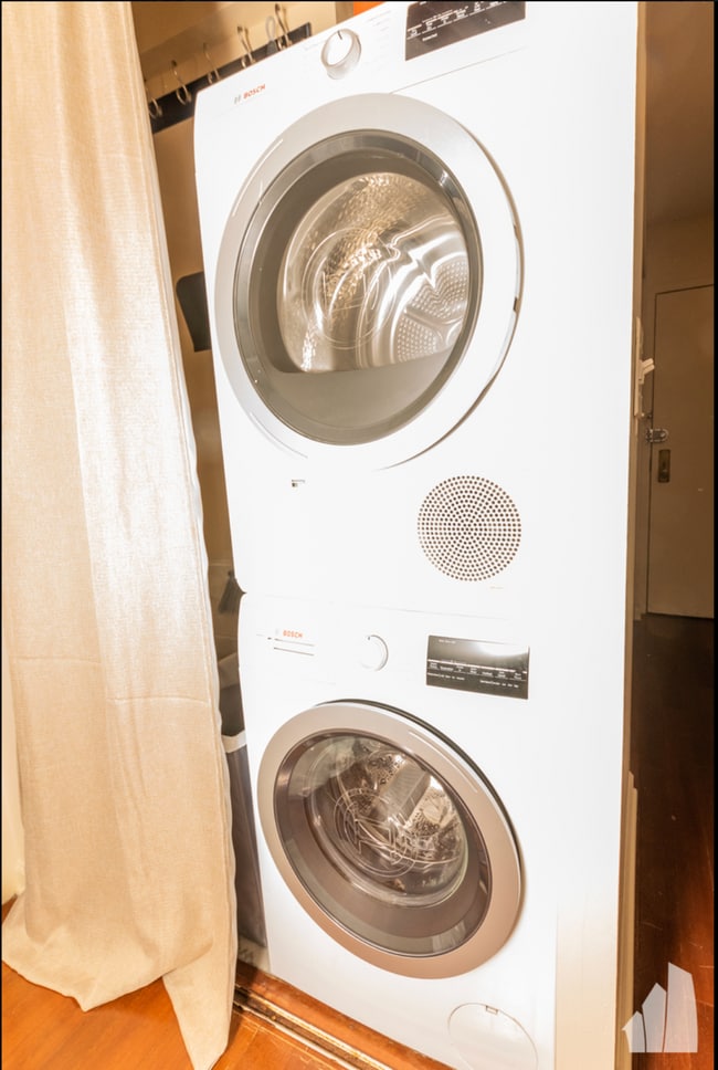 222 E Pearson St, Unit 1105 in Chicago, IL - Foto de edificio - Building Photo