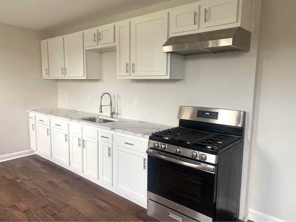 400 N Bradford St in Baltimore, MD - Building Photo