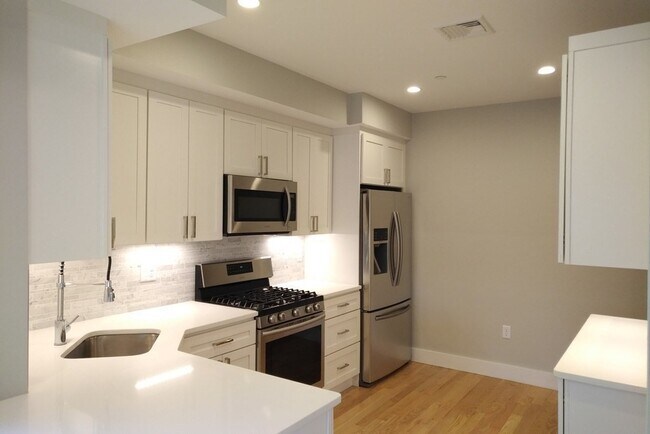 187 Havre St, Unit #4 in Boston, MA - Building Photo - Building Photo
