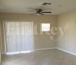 900 W Bloxham St in Lantana, FL - Building Photo - Building Photo