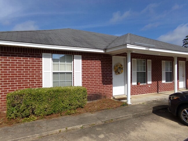 1114 Sybil Dr in Ruston, LA - Foto de edificio - Building Photo