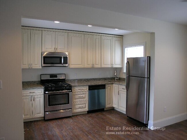 169 Hillside St, Unit 2 in Boston, MA - Foto de edificio - Building Photo
