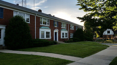 Ardmore Terrace in Shorewood, WI - Building Photo - Building Photo