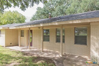 316 Mulberry Ave S in Luling, TX - Building Photo - Building Photo