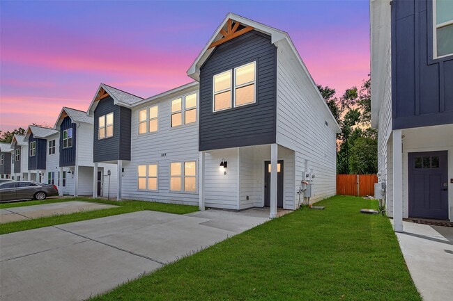 809 Avenue J Pl in Conroe, TX - Building Photo - Building Photo