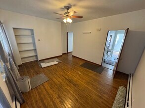 4052 Penn Ave, Unit Apartment 2 in Pittsburgh, PA - Foto de edificio - Building Photo