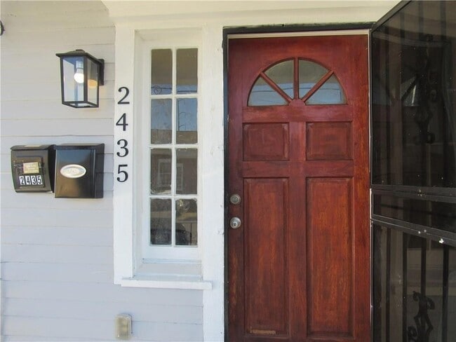 2435 George Nick Connor Dr in New Orleans, LA - Foto de edificio - Building Photo