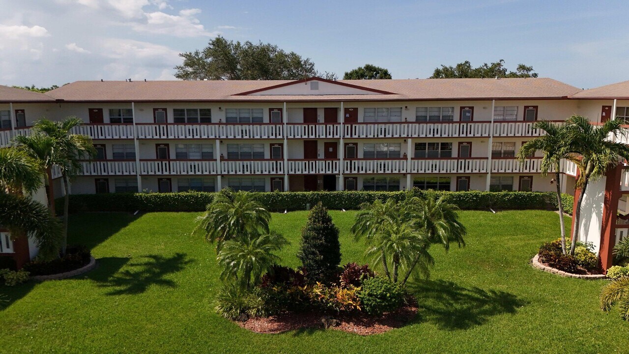 328 Brighton E in Boca Raton, FL - Building Photo