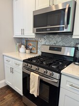 21A High St, Unit 2 in Milton, MA - Building Photo - Building Photo