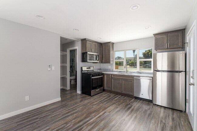 5120 Los Robles Dr-Unit -5124 Los Robles Dr. in Carlsbad, CA - Building Photo - Building Photo