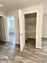 5321 N Toben Ct in Bel Aire, KS - Foto de edificio - Building Photo