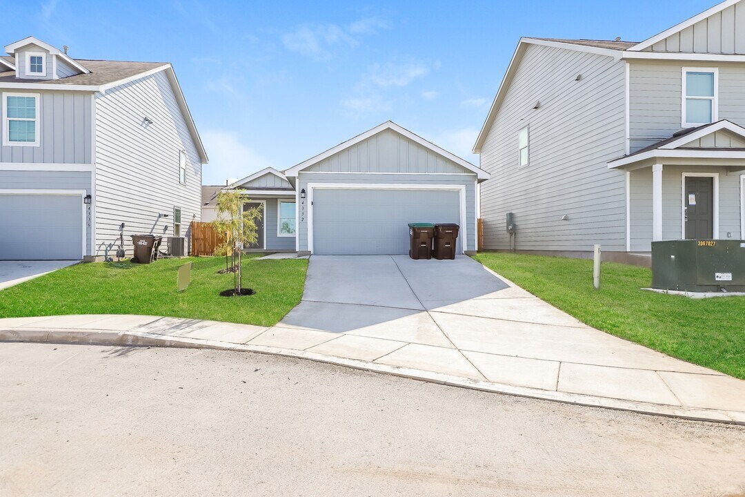 4332 Levee Rdg in San Antonio, TX - Building Photo