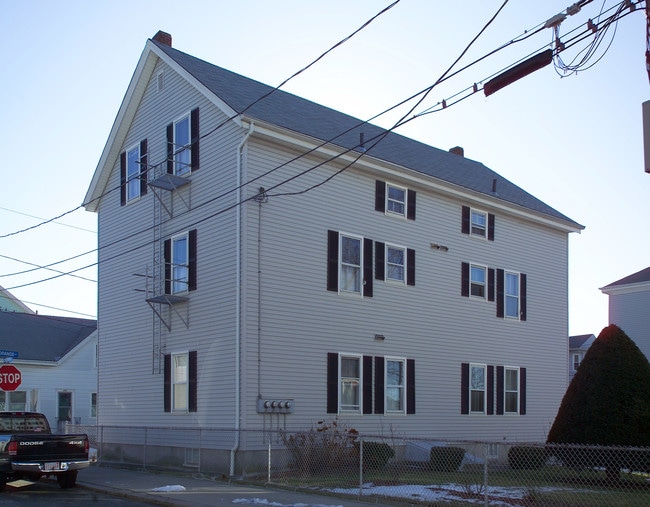 887 Cherry St in Fall River, MA - Building Photo - Building Photo