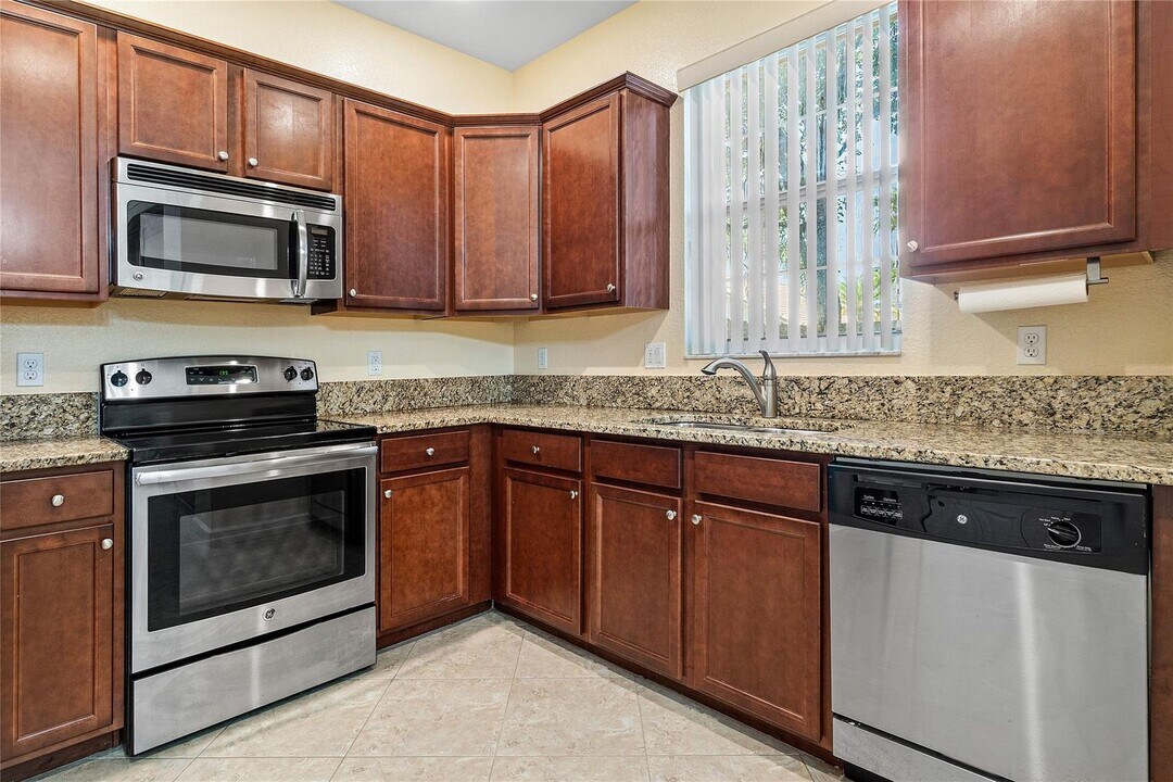 5155 Ellery Terrace in West Palm Beach, FL - Building Photo