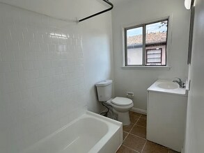 121 N Atlantic Blvd, Unit APT D in Alhambra, CA - Building Photo - Building Photo