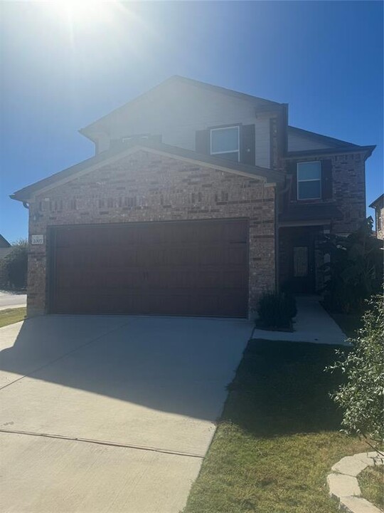 2007 Fretboard St in Round Rock, TX - Foto de edificio