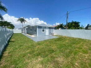 922 N J St in Lake Worth Beach, FL - Building Photo - Building Photo