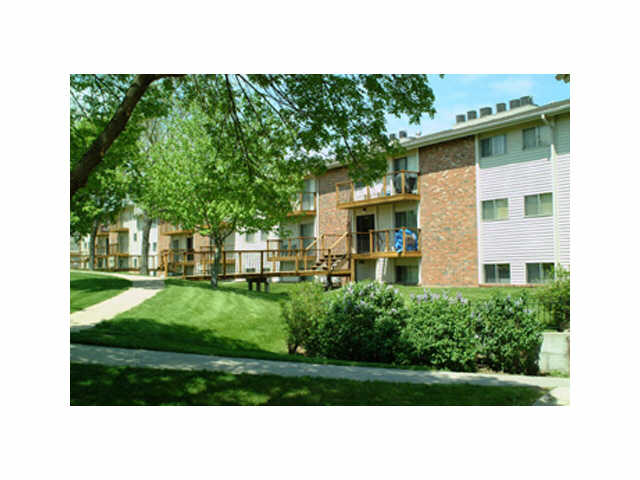 Shadow Ridge Apartments in La Vista, NE - Foto de edificio