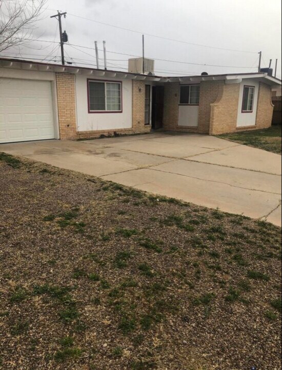 5620 Salem Dr in El Paso, TX - Foto de edificio