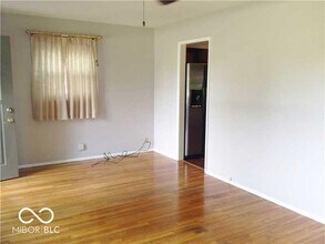 818 E Auman Dr in Carmel, IN - Building Photo - Building Photo