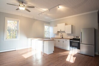 3 Bridge St in Montague, MA - Building Photo - Building Photo