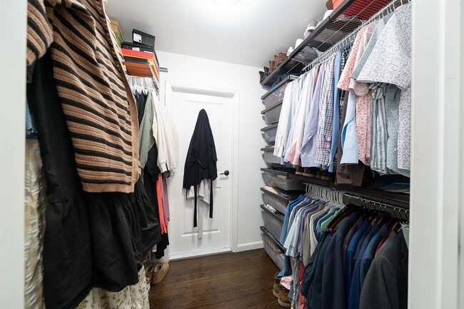 2121 E 1st St in Long Beach, CA - Building Photo - Building Photo