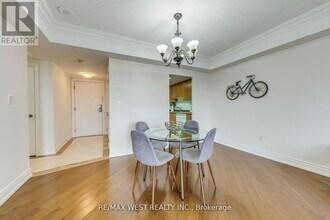2088-2088 Lawrence Ave W in Toronto, ON - Building Photo - Building Photo