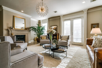 6405-6535 Bandera Avenue in Dallas, TX - Building Photo - Building Photo