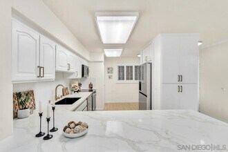 2600 Torrey Pines Rd in San Diego, CA - Building Photo - Building Photo