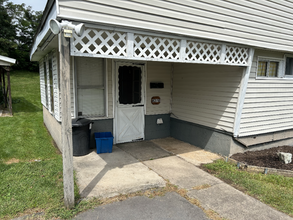 427 Brook St in Moosic, PA - Foto de edificio - Building Photo