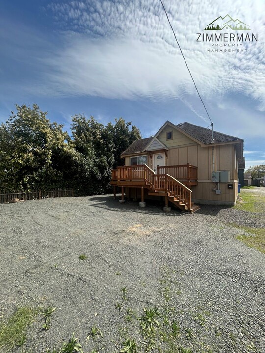 1570 W 11th Ave in Eugene, OR - Building Photo