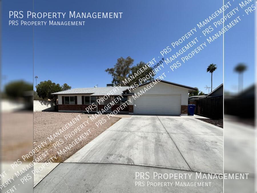 1559 E Flower Cir in Mesa, AZ - Building Photo