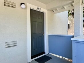 2576 Oak Rd in Walnut Creek, CA - Building Photo - Building Photo