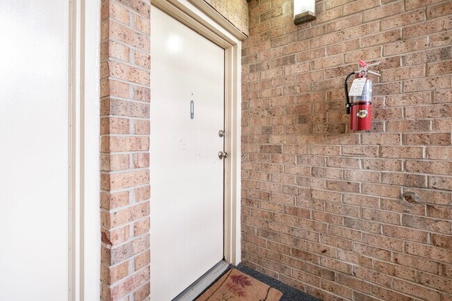 18714 Walkers Choice Rd in Montgomery Village, MD - Building Photo - Building Photo