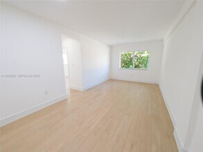 2000 NW 29th St in Miami, FL - Building Photo - Building Photo