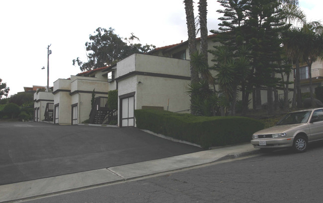 711 Franklin Ln in Vista, CA - Foto de edificio - Building Photo