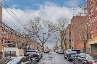 724 E 221st St in Bronx, NY - Building Photo - Building Photo