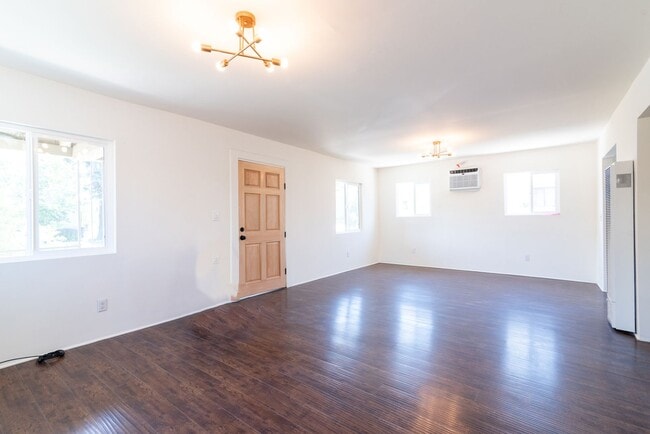 2835 N Coolidge Ave in Los Angeles, CA - Building Photo - Building Photo