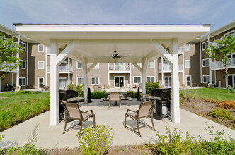 Gardiner Place Apartments in East Dundee, IL - Building Photo - Building Photo