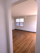 44 Barrington Rd, Unit 1 in Longmeadow, MA - Building Photo - Building Photo