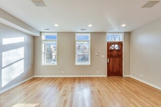 2214 W Charleston St in Chicago, IL - Building Photo - Building Photo