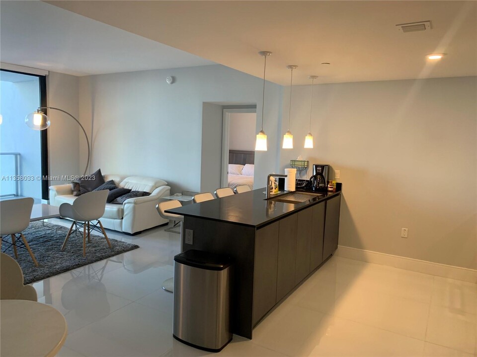 1010 Brickell Ave, Unit 4410 in Miami, FL - Building Photo