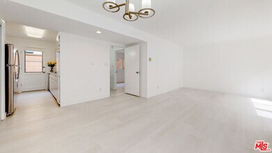 1043 12th St-Unit -2 in Santa Monica, CA - Building Photo - Building Photo