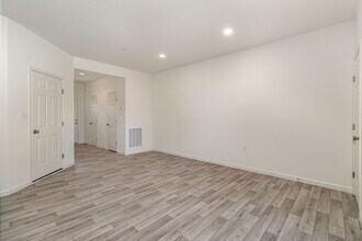 7864 Oak Brook Dr in Harrisburg, PA - Building Photo - Building Photo