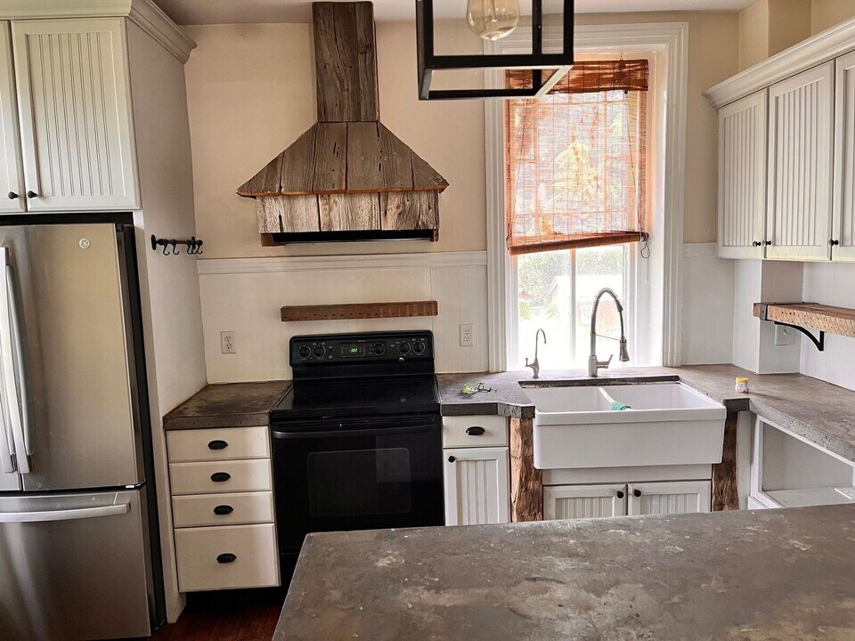 4811 Horseshoe Pike in Honey Brook, PA - Building Photo